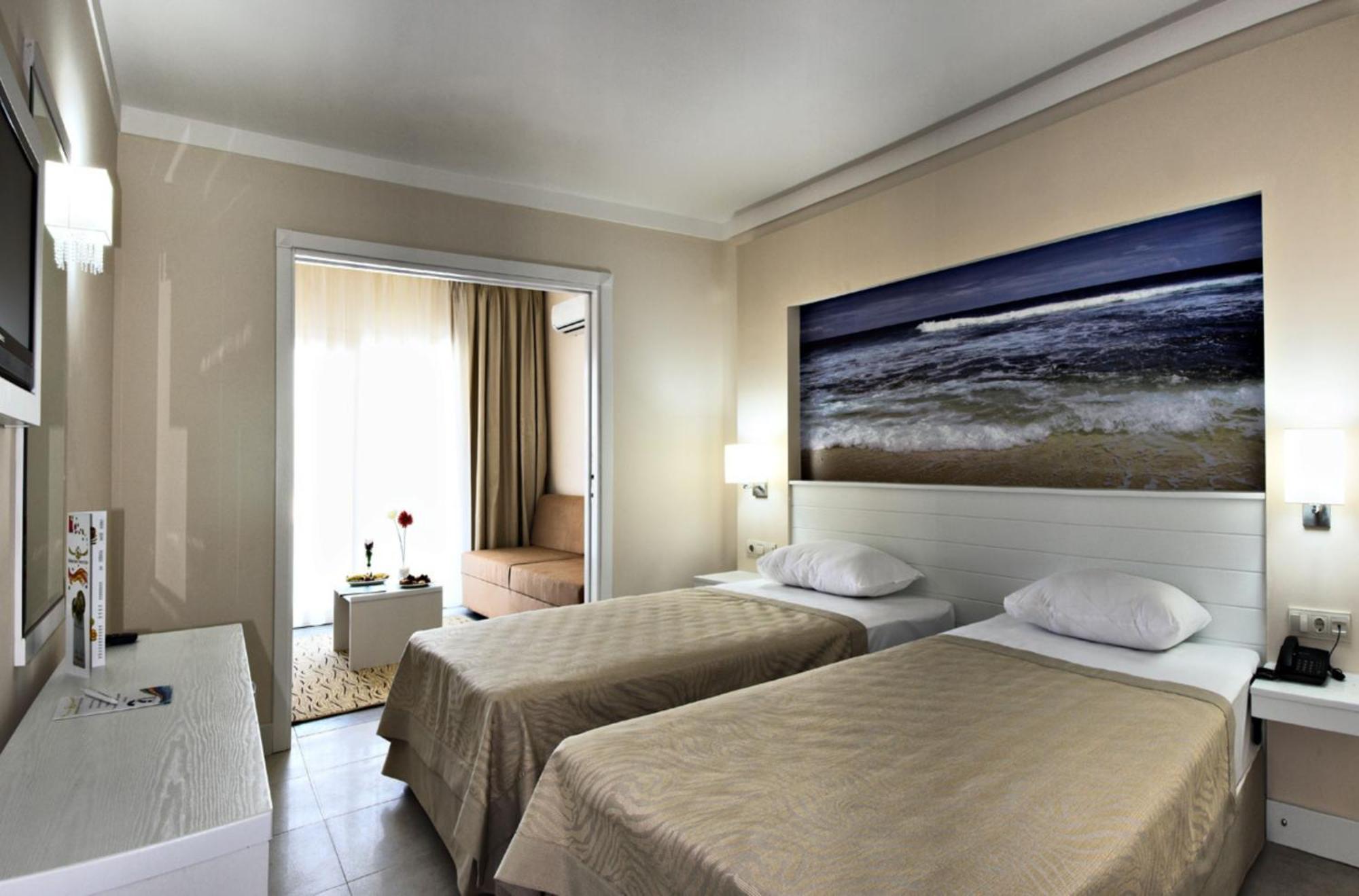 Batihan Beach Resort&Spa - 24H All Inclusive Kusadasi Bagian luar foto