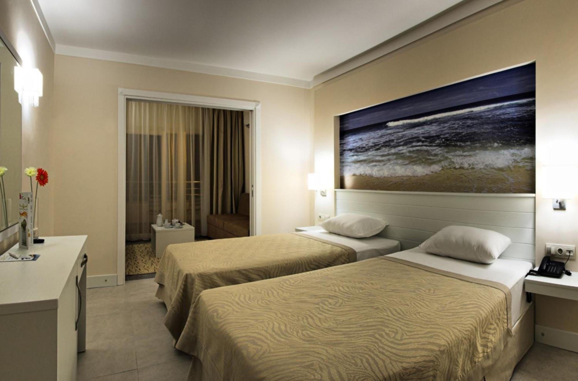 Batihan Beach Resort&Spa - 24H All Inclusive Kusadasi Bagian luar foto
