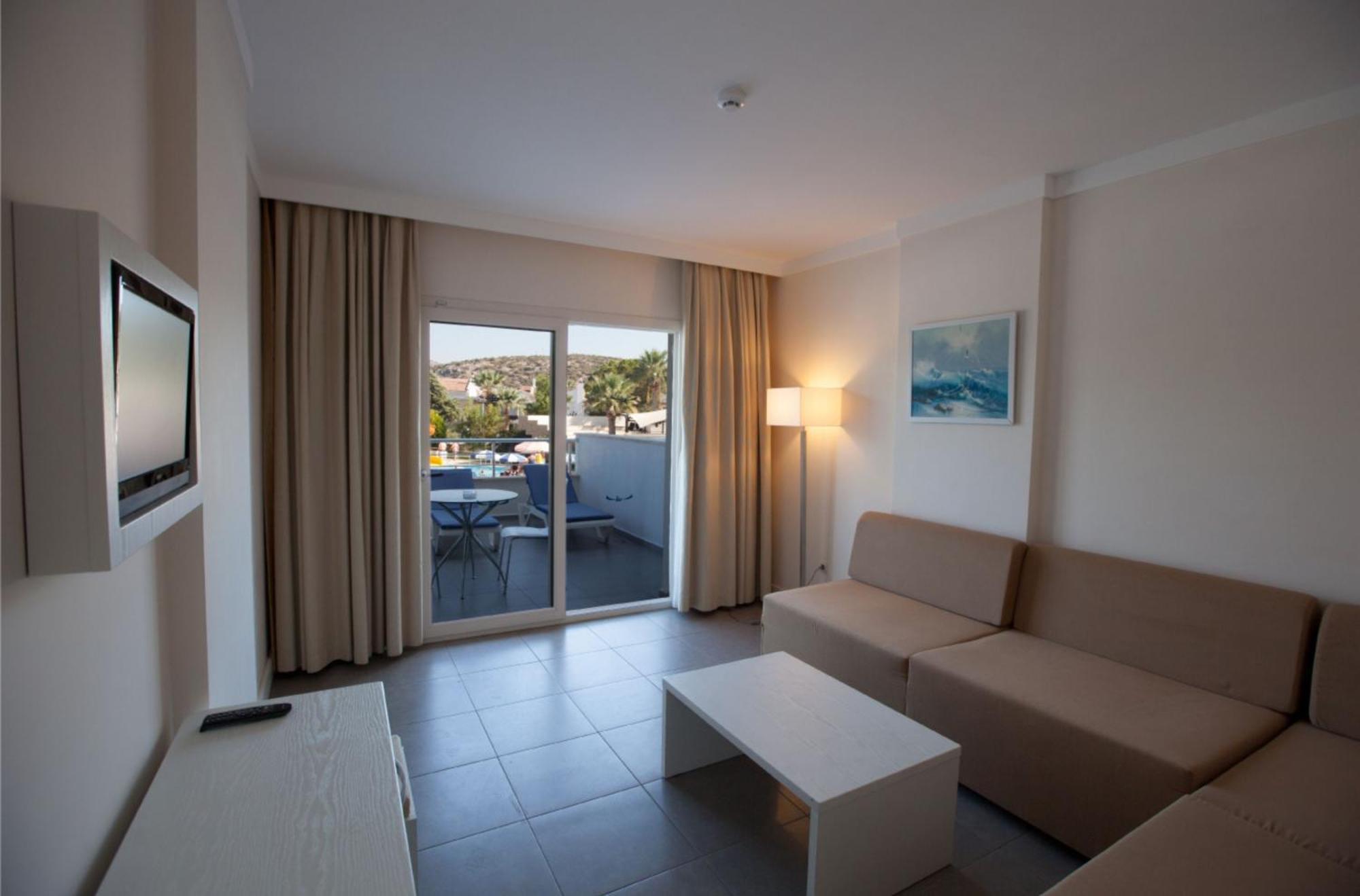 Batihan Beach Resort&Spa - 24H All Inclusive Kusadasi Bagian luar foto