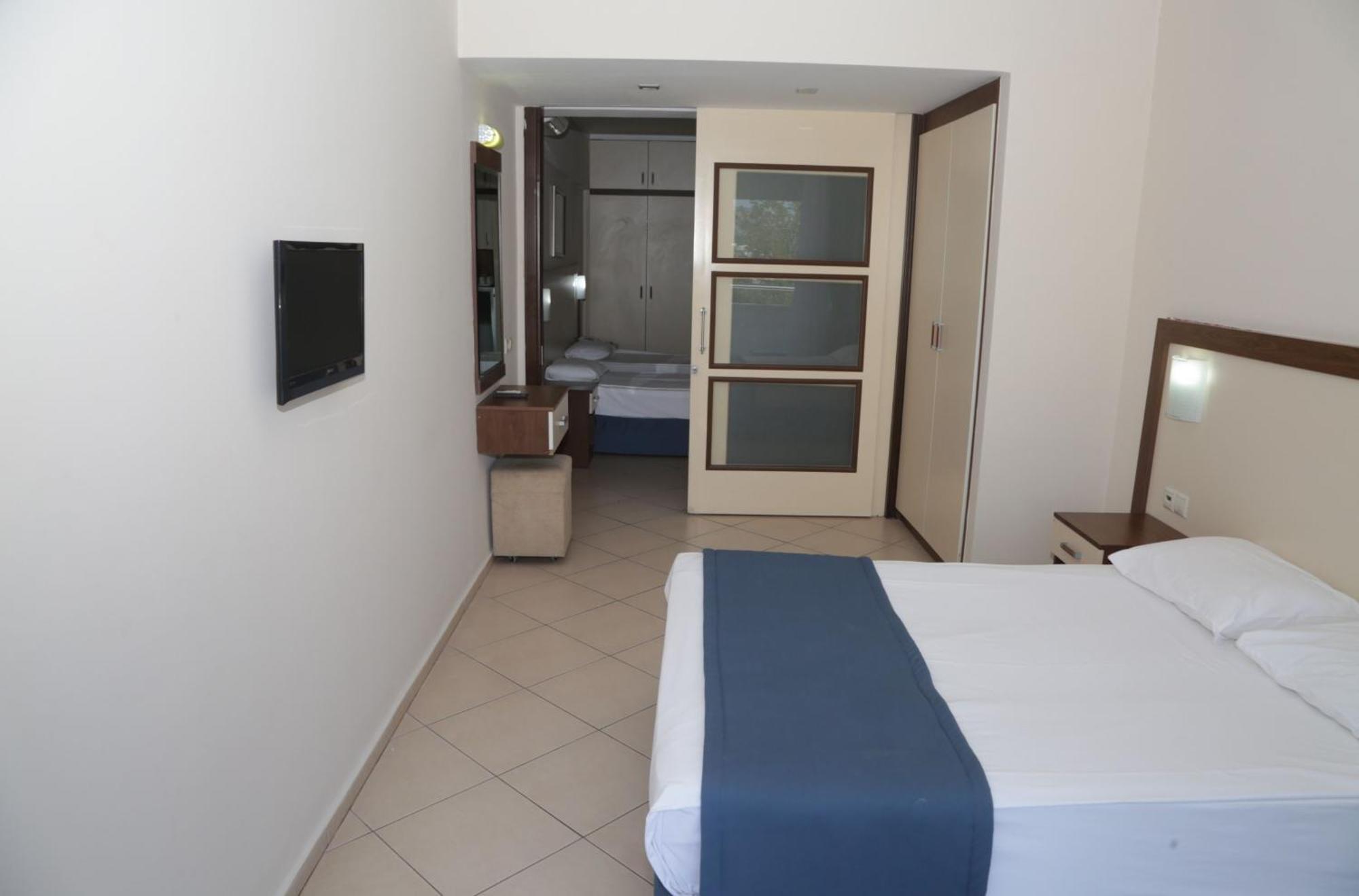 Batihan Beach Resort&Spa - 24H All Inclusive Kusadasi Bagian luar foto