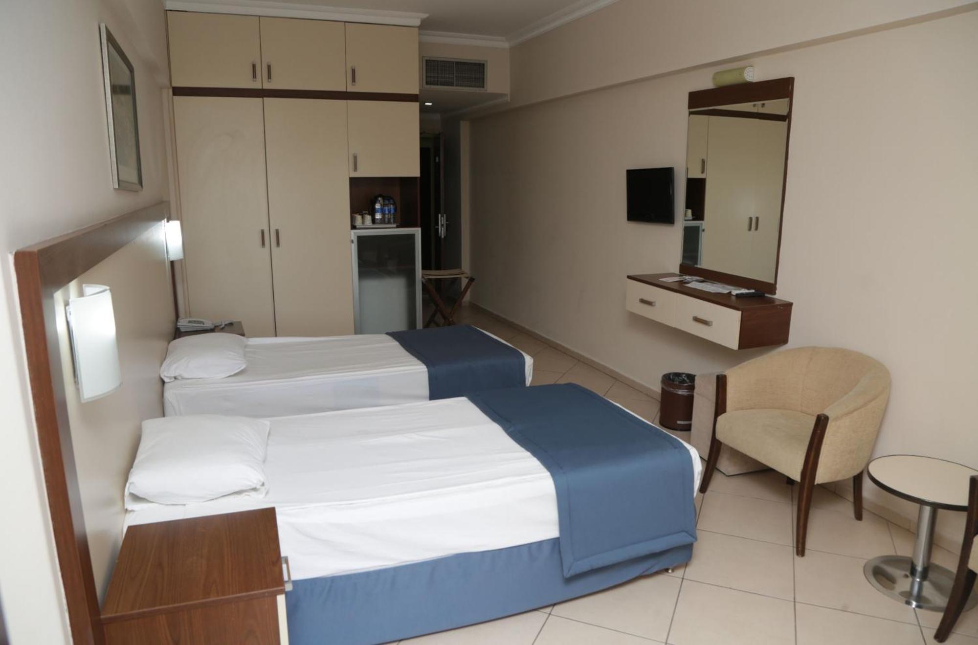 Batihan Beach Resort&Spa - 24H All Inclusive Kusadasi Bagian luar foto