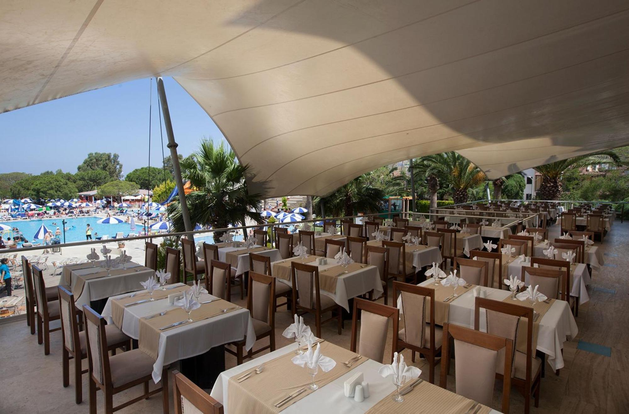 Batihan Beach Resort&Spa - 24H All Inclusive Kusadasi Bagian luar foto